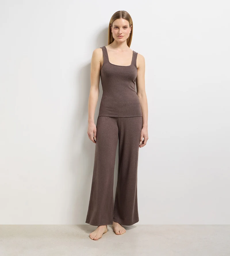 Pyjama-Set aus feinem, tiefbraunem Jersey von DIM x Ines de la Fressange