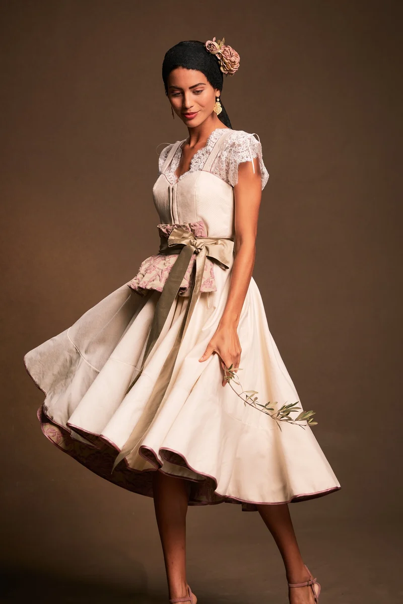 Designerdirndl in cremeweiss - Lourosa