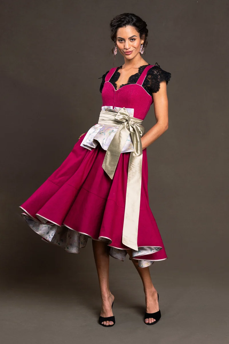 Luxuriöses Dirndlkleid in Himbeer - Amora