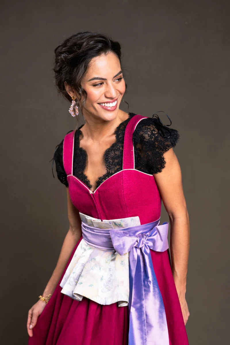Luxuriöses Dirndlkleid in Himbeer - Amora