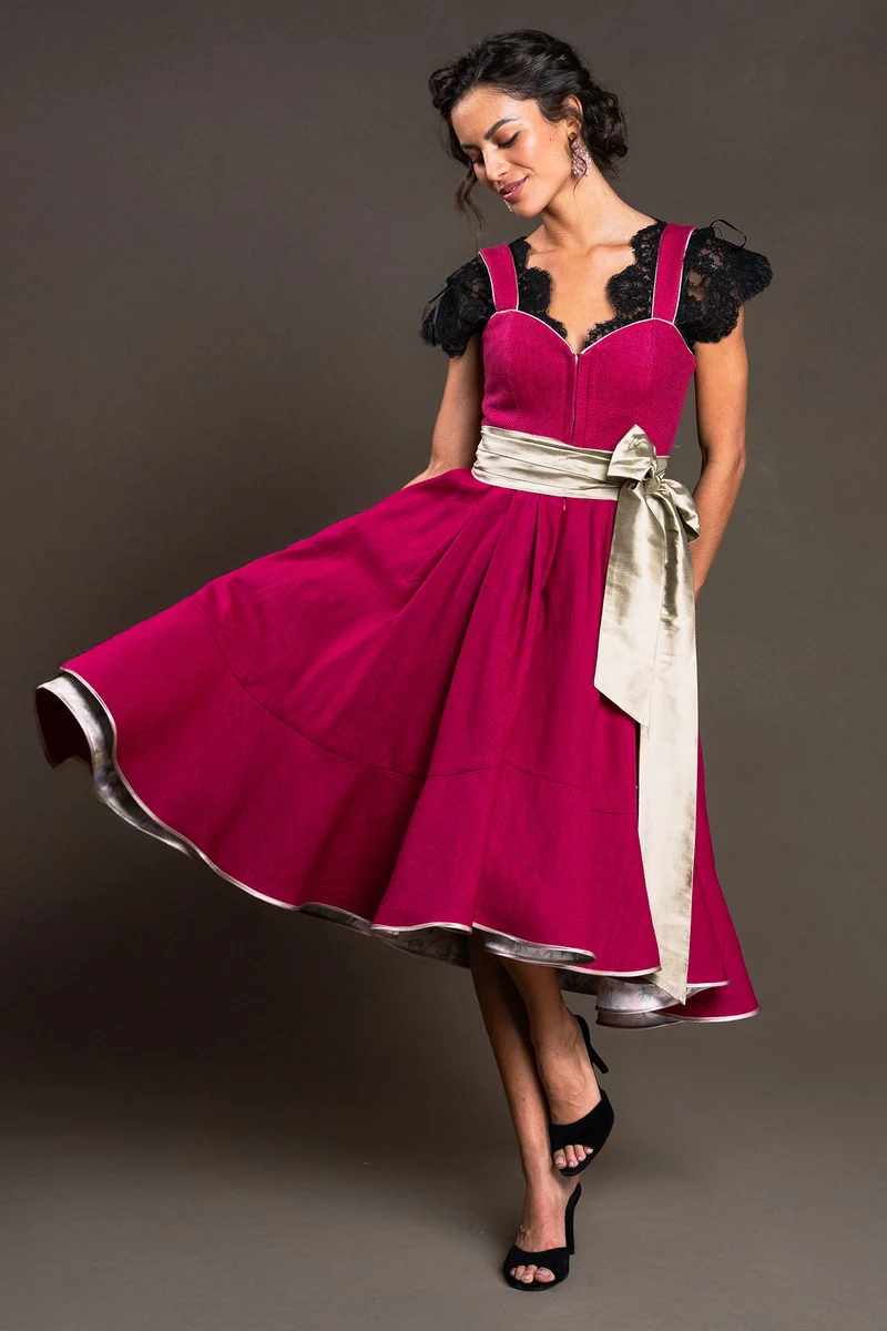 Luxuriöses Dirndlkleid in Himbeer - Amora
