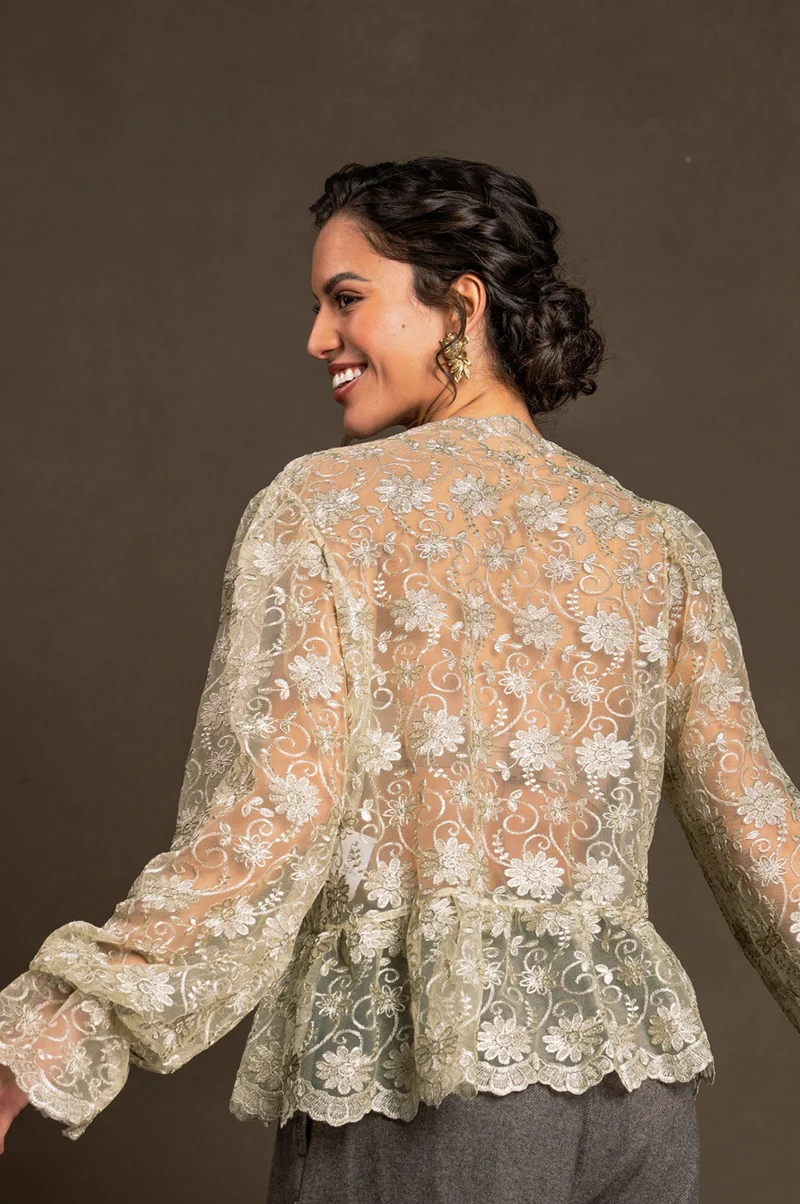 Dirndlbluse Ouro langarm in gold- schimmernder Spitze – POLICARPO