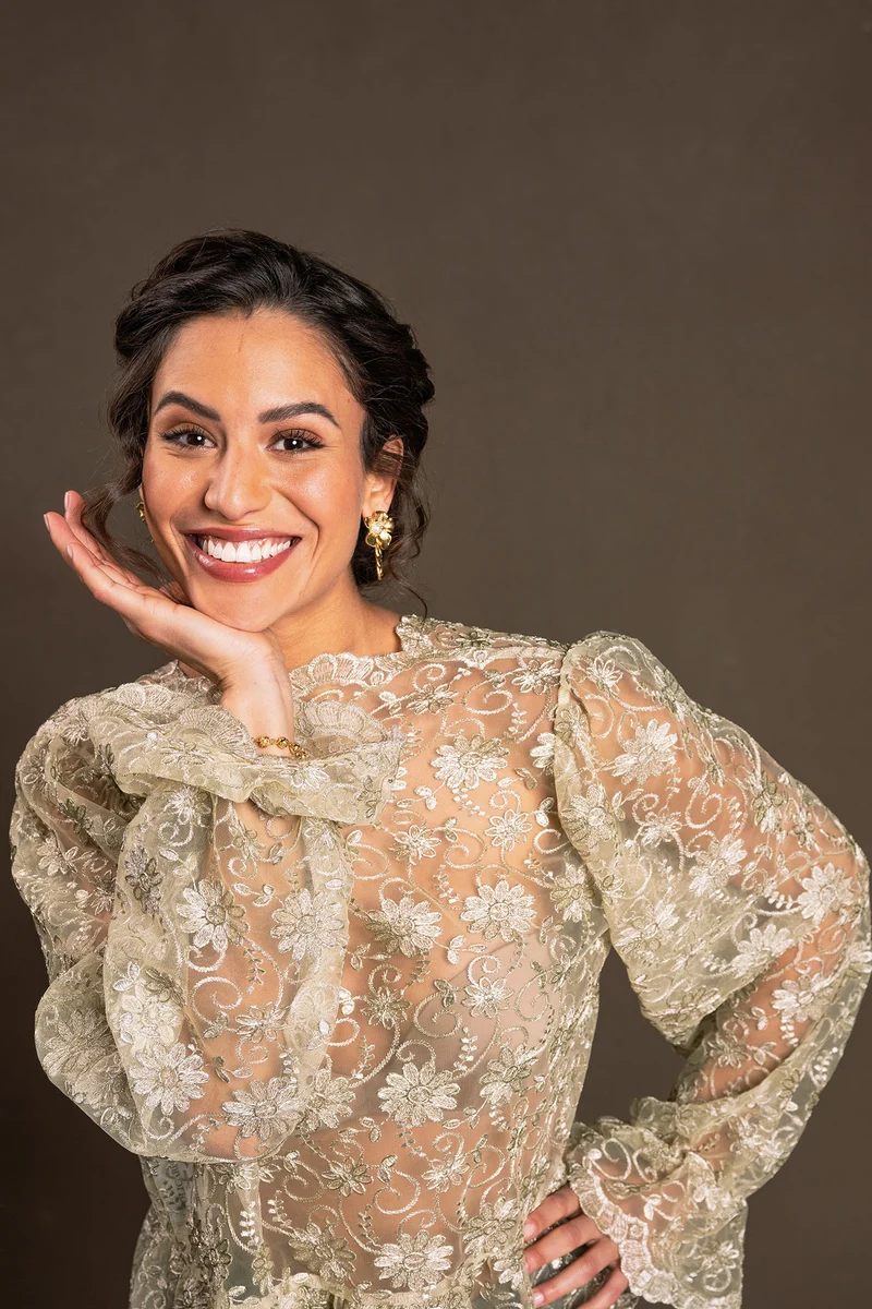 Dirndlbluse Ouro langarm in gold- schimmernder Spitze – POLICARPO