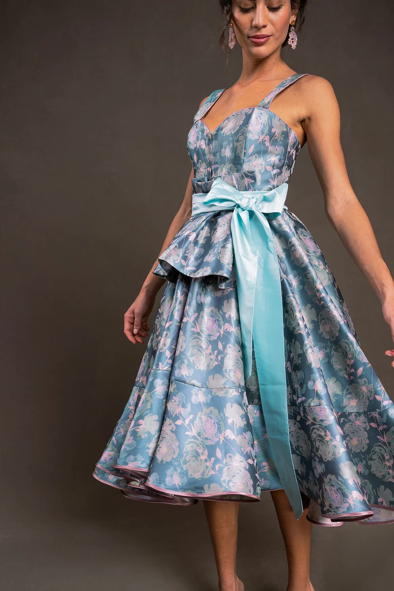 Blumendirndl mit taubenblau-rosefarbenem Jacquard - Marisol