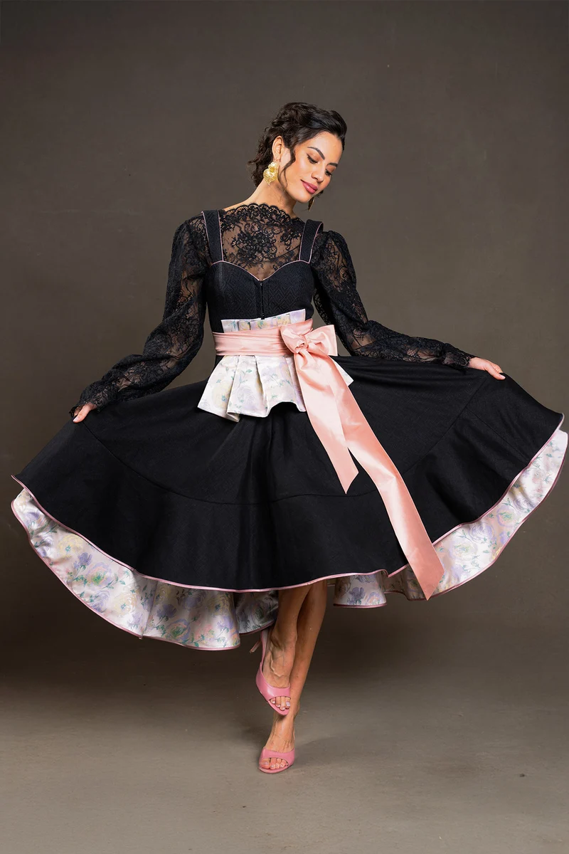 Dirndlkleid mit schwarzer Seide- /Leinenkombination - Luar