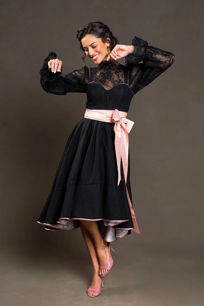 Dirndlkleid mit schwarzer Seide- /Leinenkombination - Luar