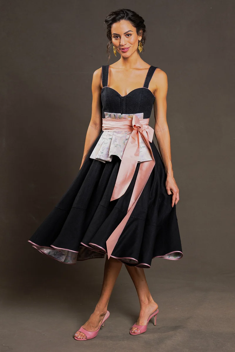 Dirndlkleid mit schwarzer Seide- /Leinenkombination - Luar