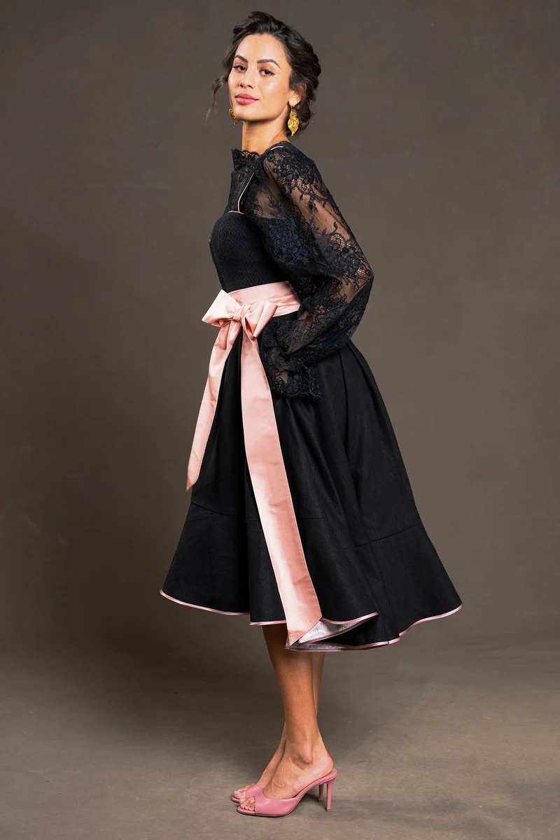 Dirndlkleid mit schwarzer Seide- /Leinenkombination - Luar