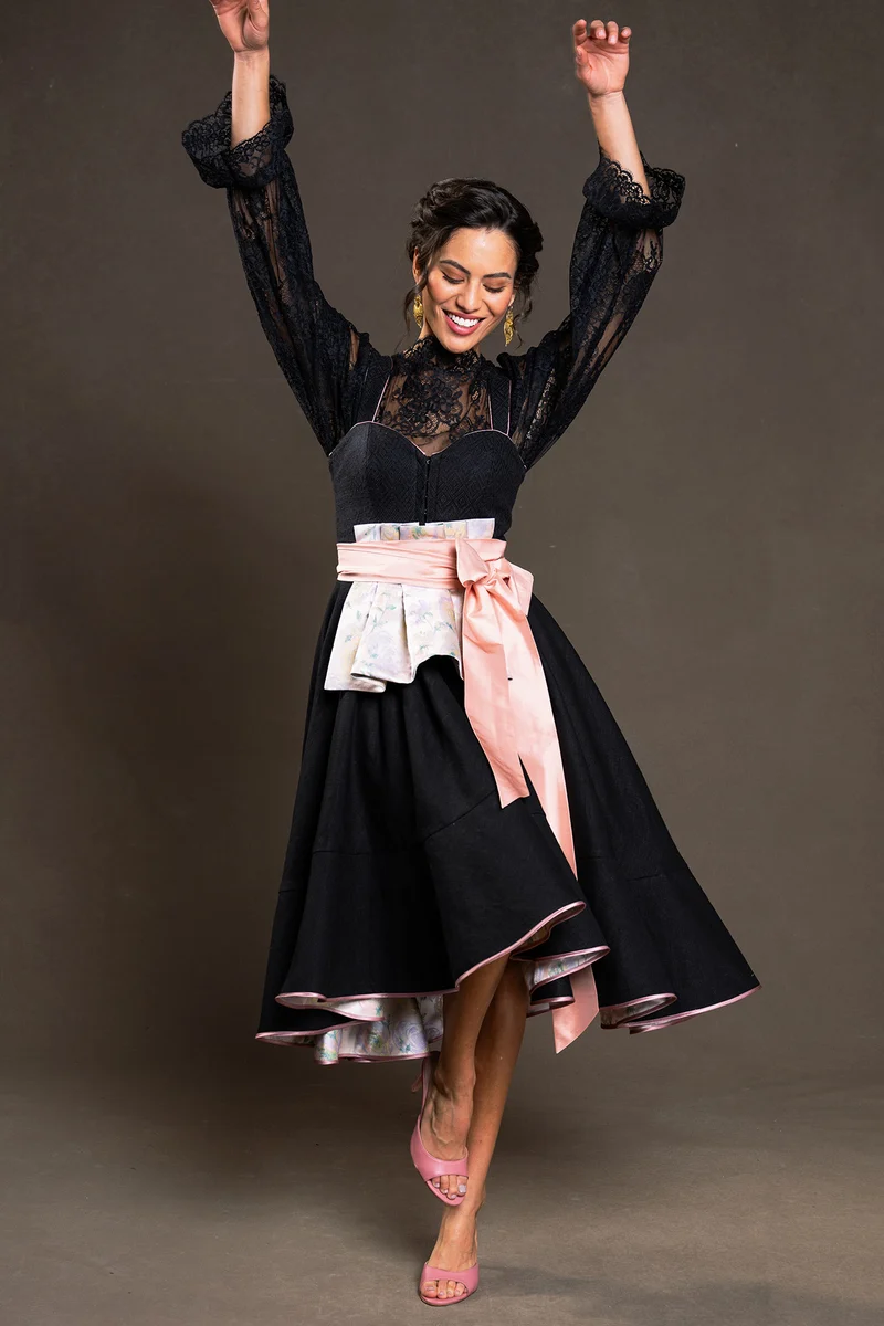 Dirndlkleid mit schwarzer Seide- /Leinenkombination - Luar