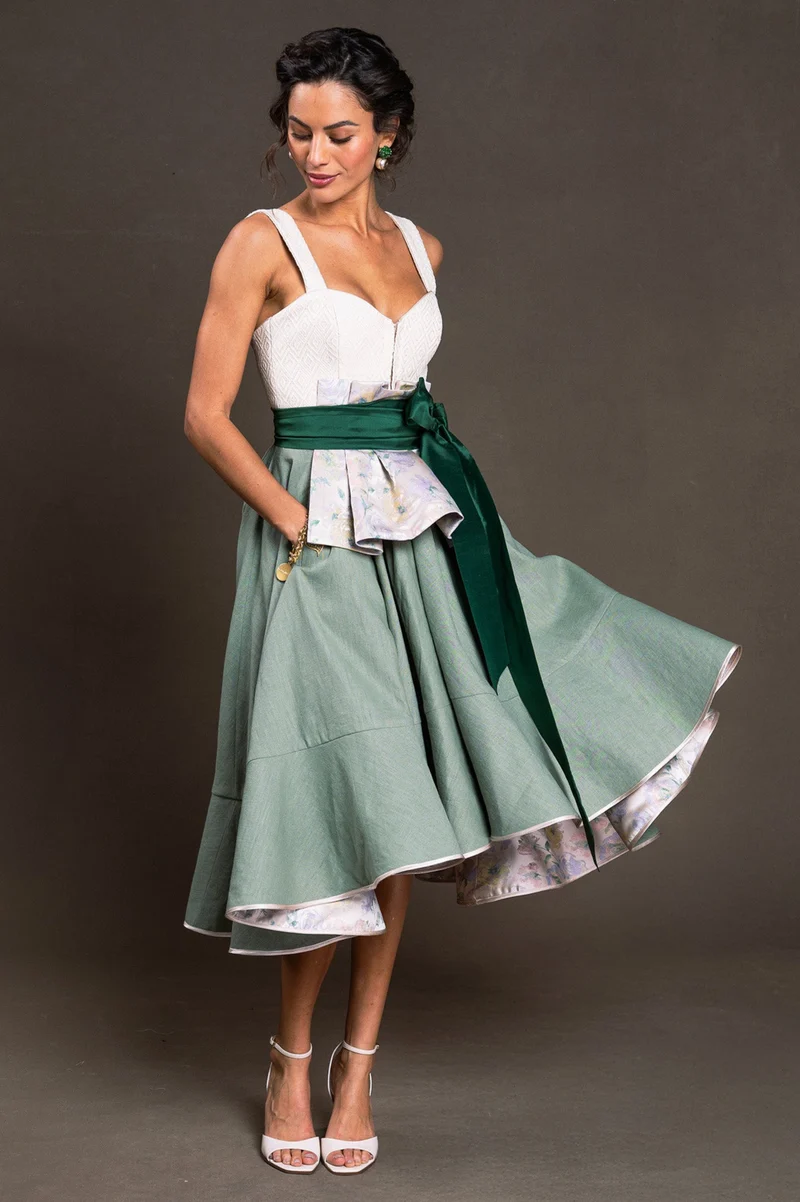 Romantisches Dirndl in salbei und creme - Valenca
