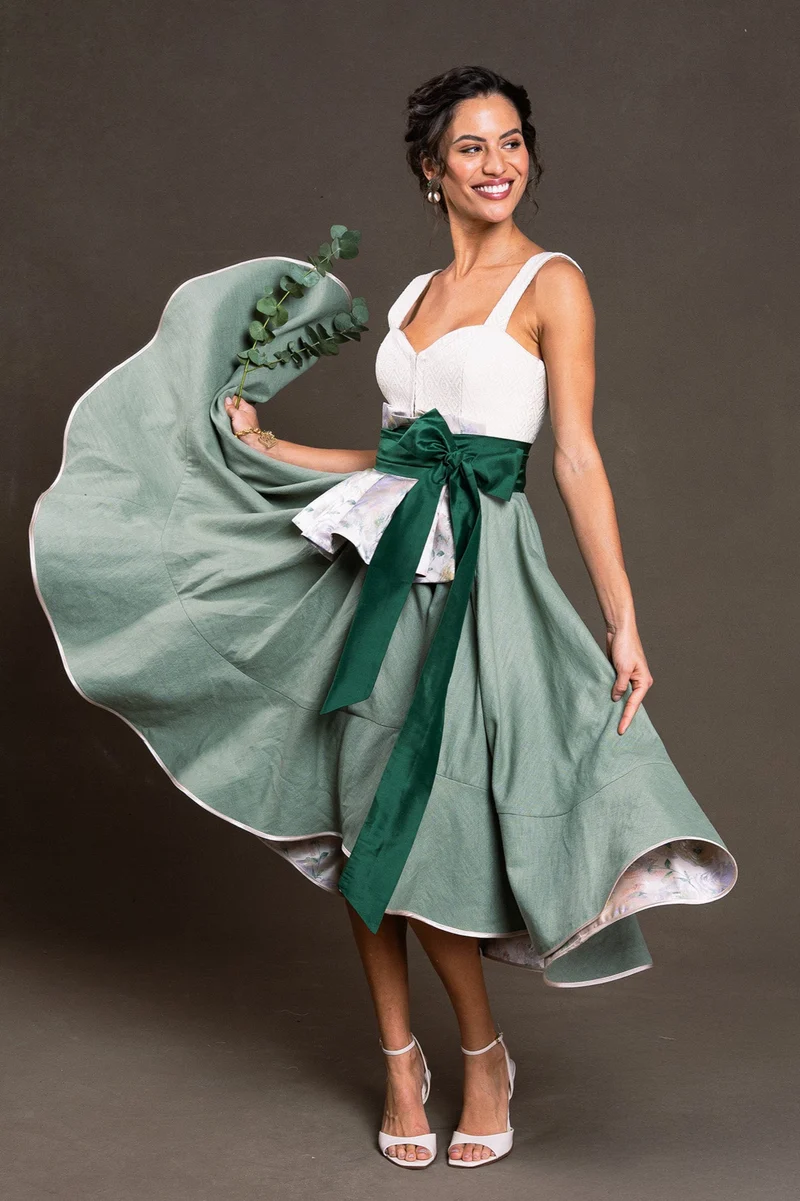 Romantisches Dirndl in salbei und creme - Valenca
