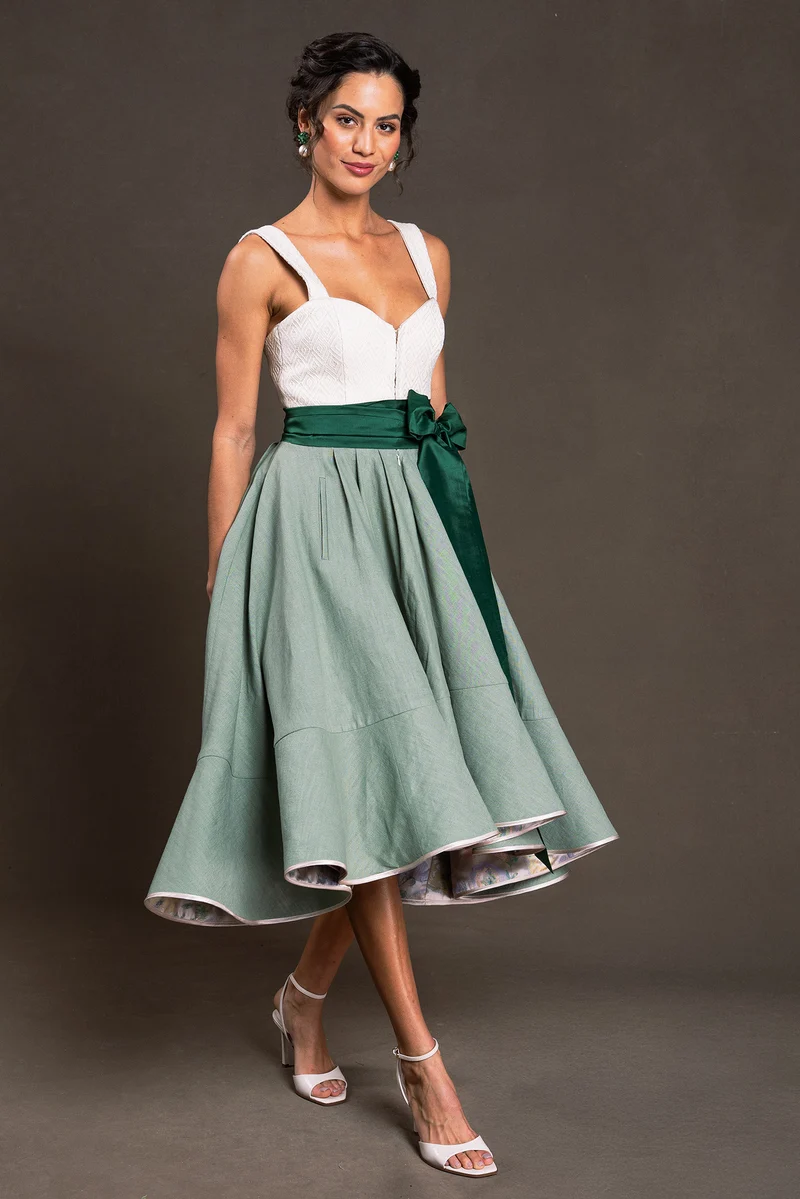 Romantisches Dirndl in salbei und creme - Valenca