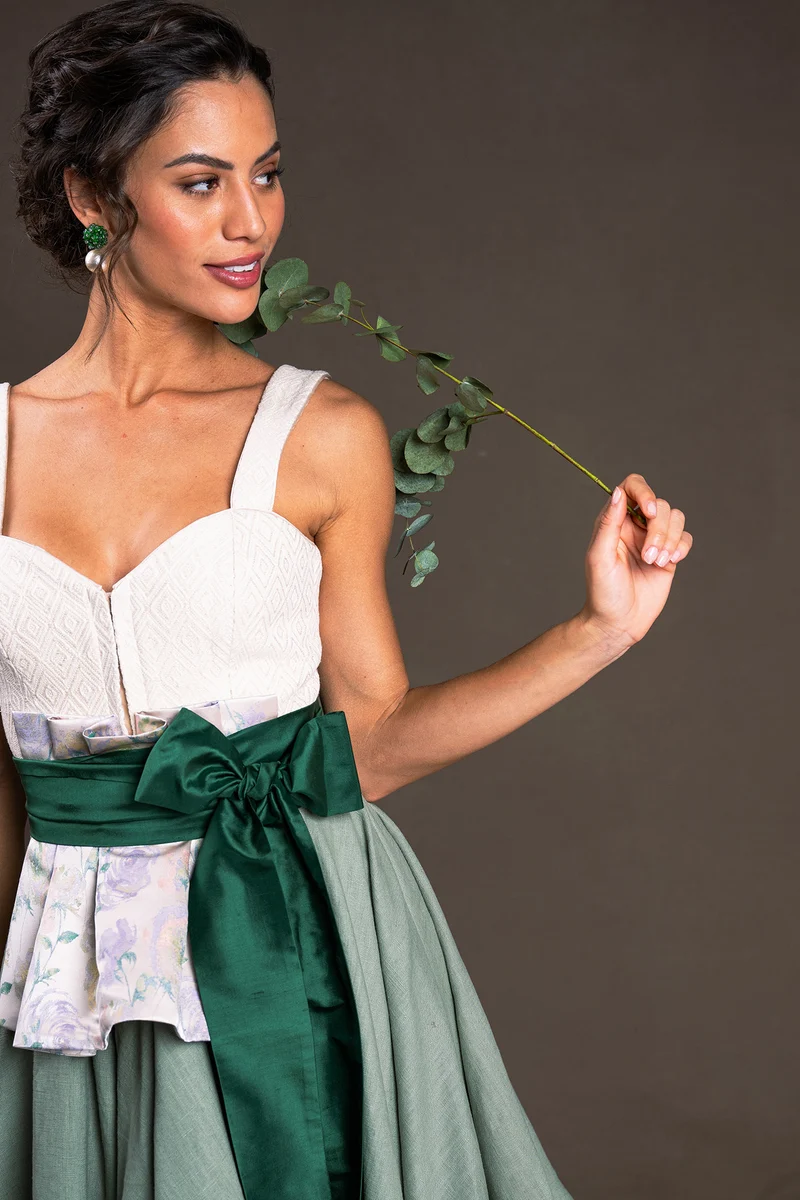 Romantisches Dirndl in salbei und creme - Valenca