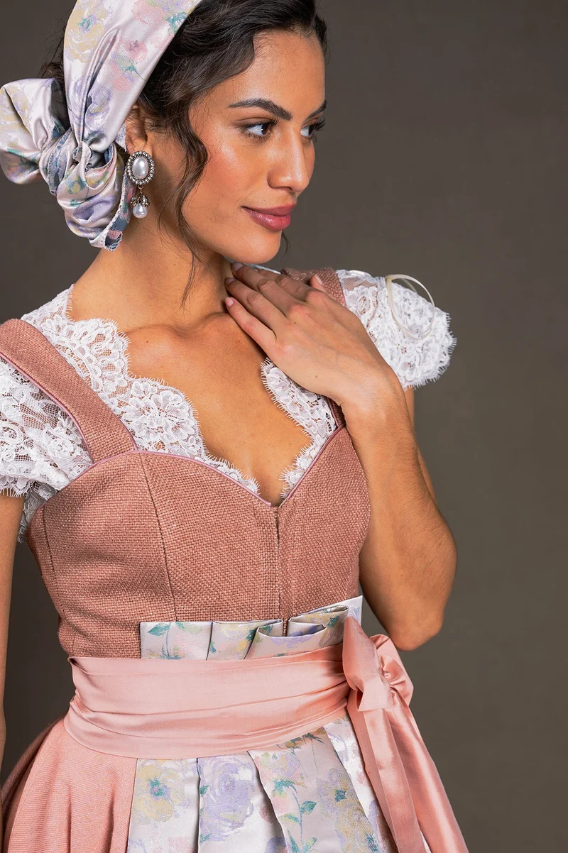 Romantisches Dirndlkleid Rosalina in zarten Rosétönen POLICARPO Trachten