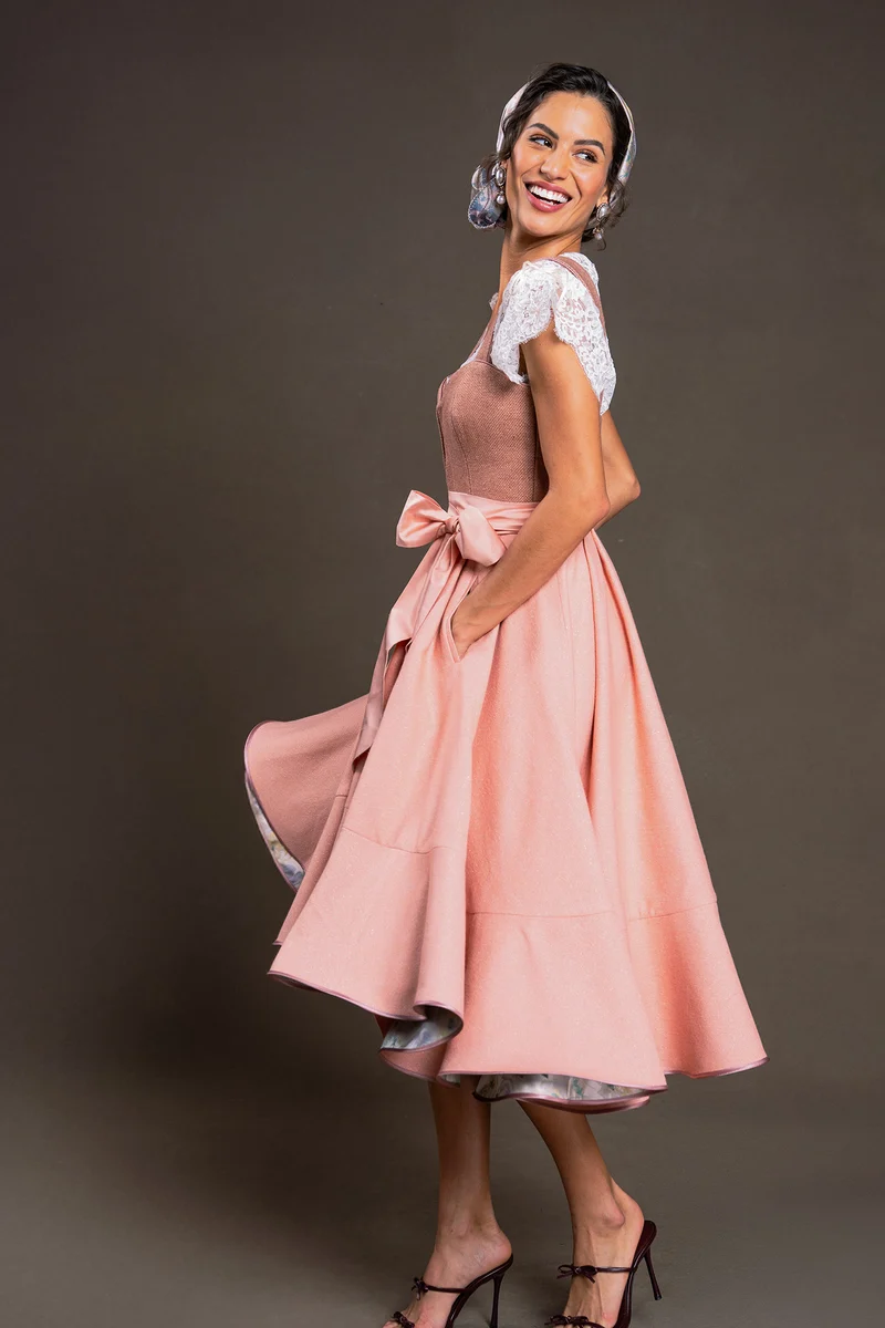 Romantisches Dirndlkleid Rosalina in zarten Rosétönen POLICARPO Trachten