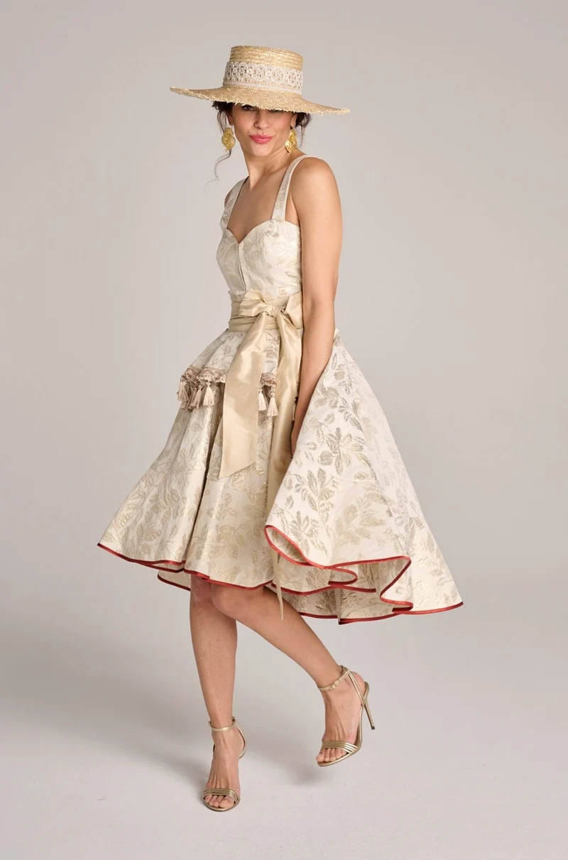 Designerdirndl in creme-gold Jacquard - Omara