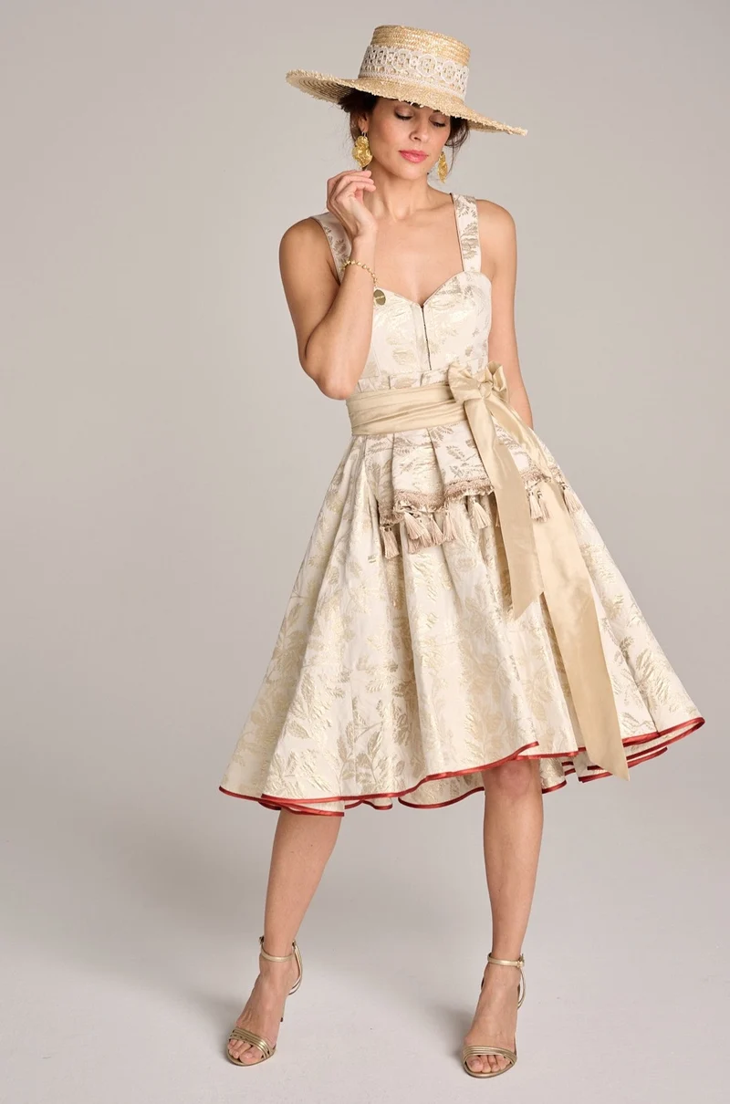 Designerdirndl in creme-gold Jacquard - Omara