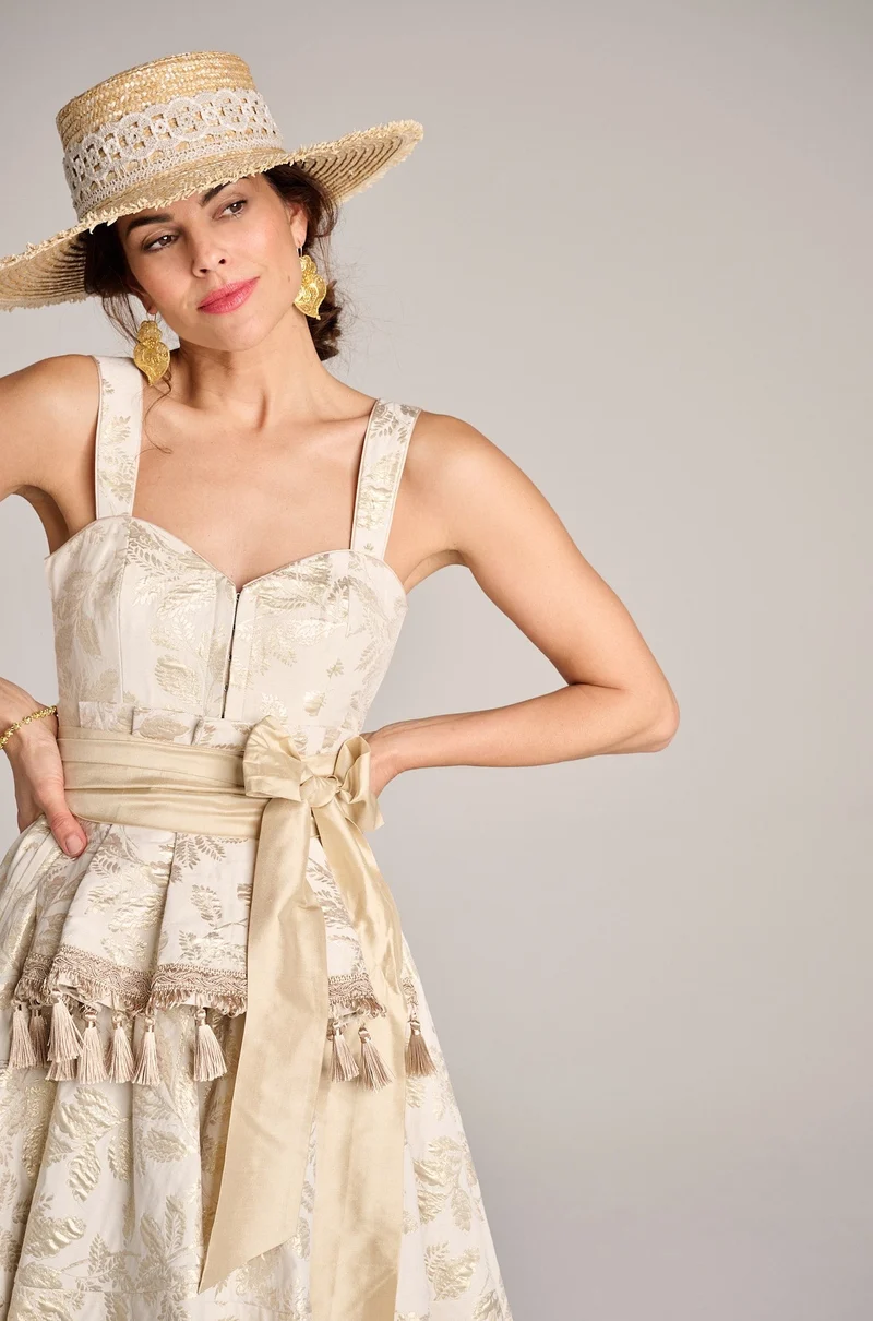 Designerdirndl in creme-gold Jacquard - Omara