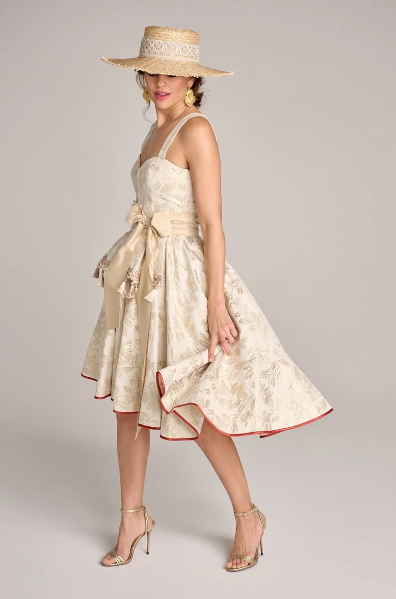 Designerdirndl in creme-gold Jacquard - Omara
