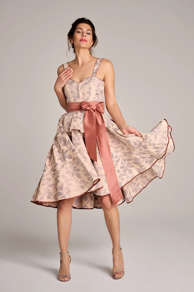 Designerdirndl in lachsfarbenen Jacquard - Adora