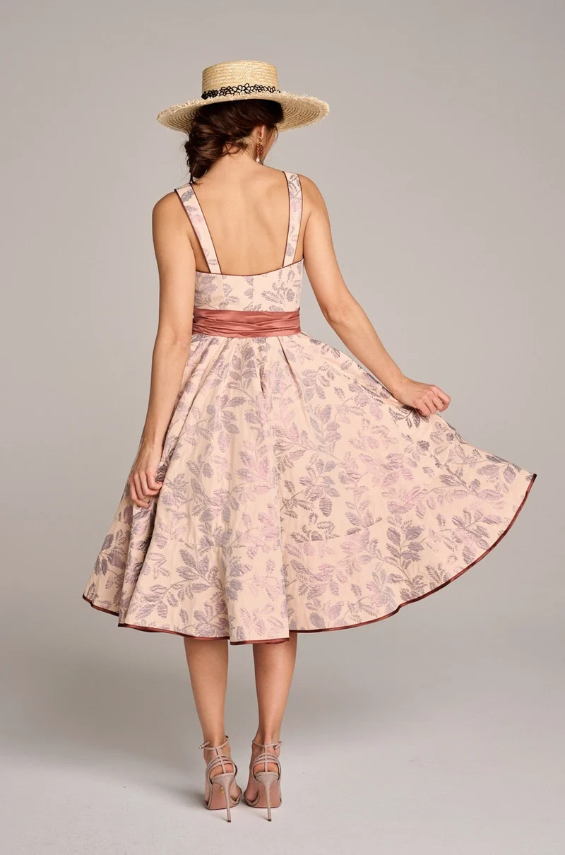 Designerdirndl in lachsfarbenen Jacquard - Adora