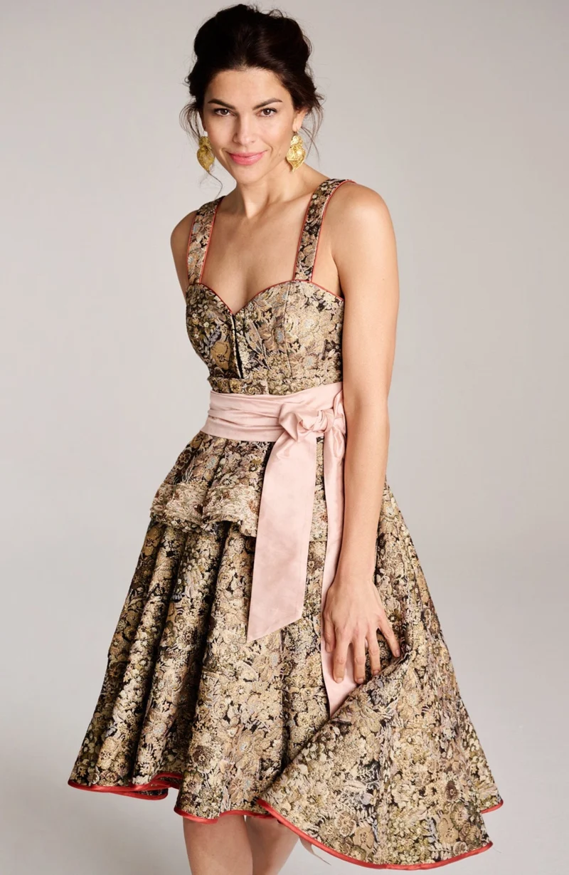 Designerdirndl in floralem Brokat - Amalia
