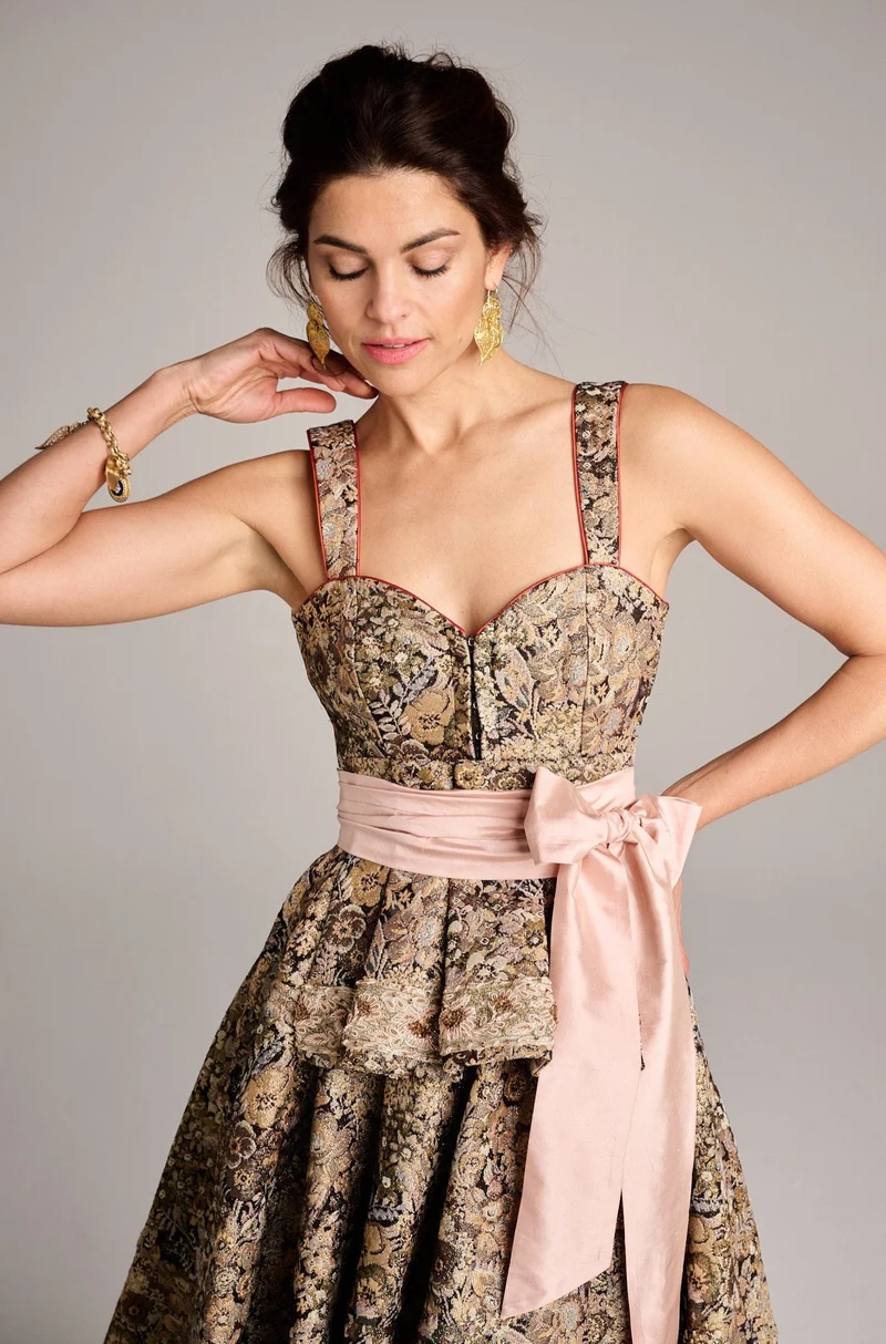 Designerdirndl in floralem Brokat - Amalia