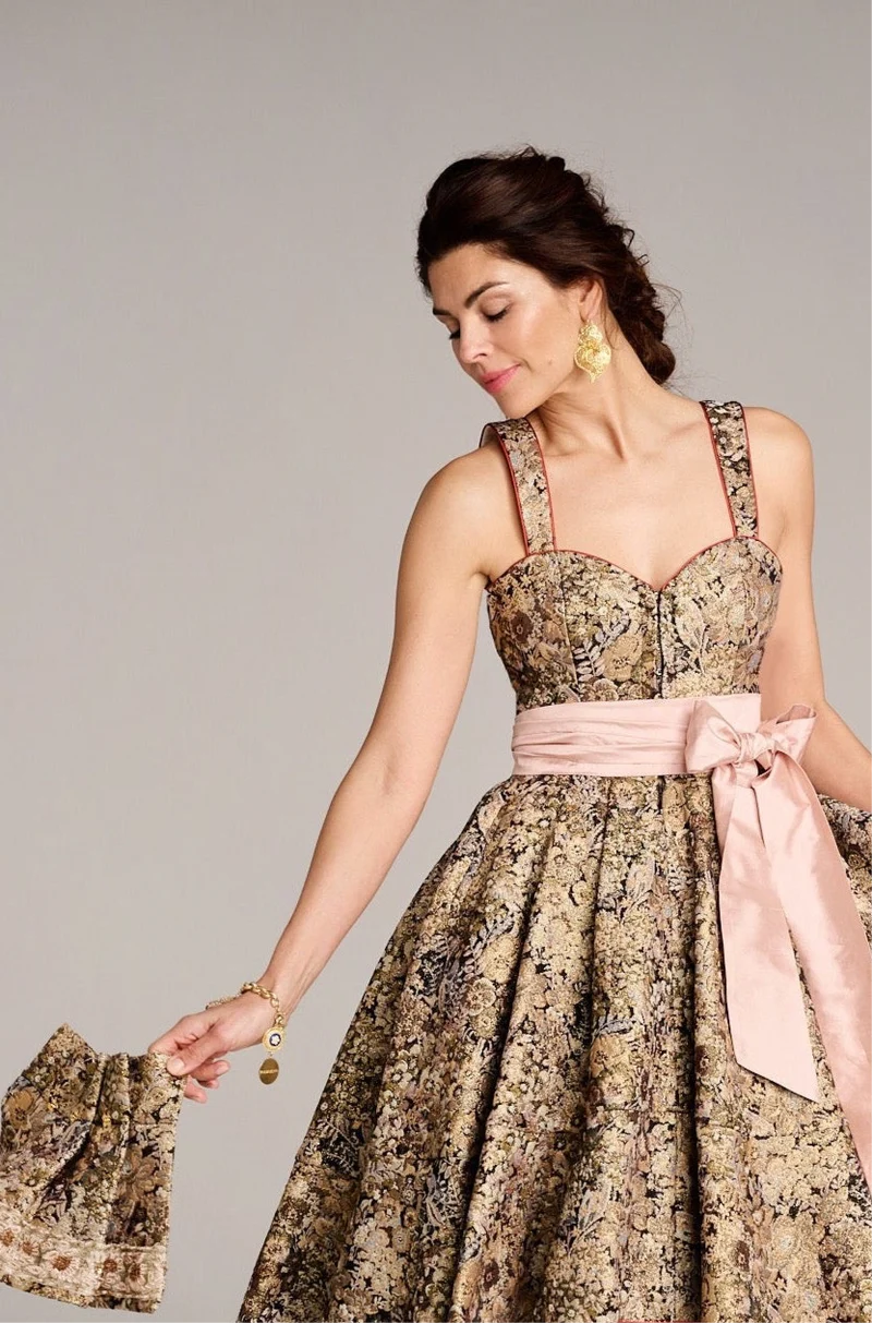 Designerdirndl in floralem Brokat - Amalia
