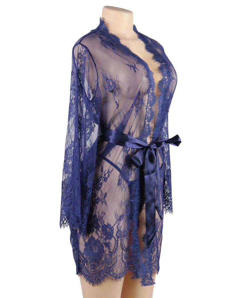 Babydoll aus blauer Wimpernspitze – Weite Ärmel, Knopfleiste, Satinbund & String-Set