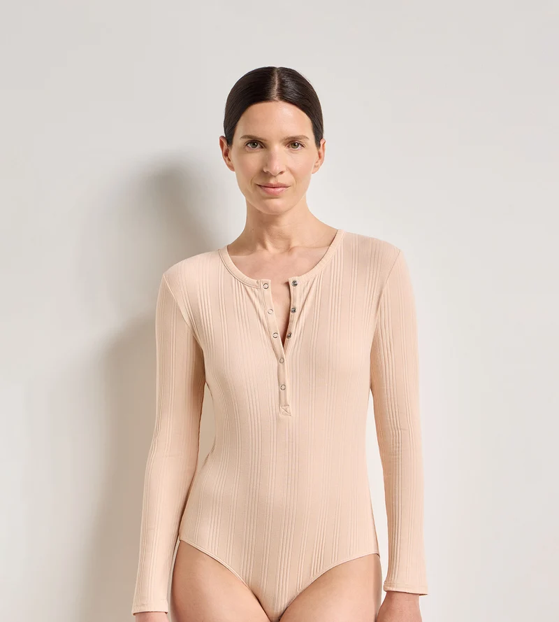 Langärmliges Damen-T-Shirt aus feinem, rosa Skin-Rippjersey von Dim x Ines de la Fressange