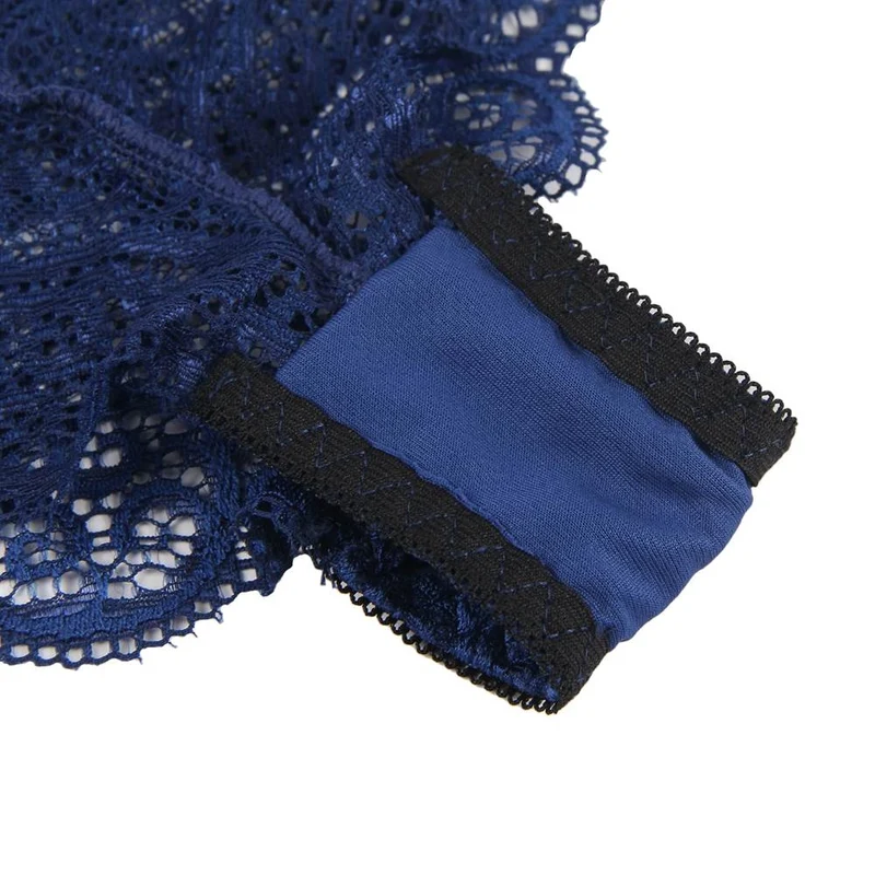 Set aus hellblauem, satiniertem Spitzen-Camisole und Höschen – Nachtwäsche