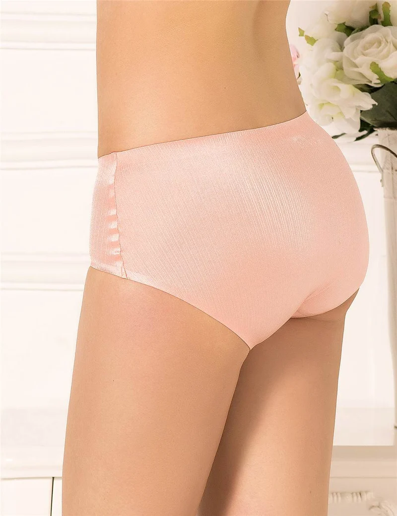 Rosa seidenweicher, nahtloser Slip