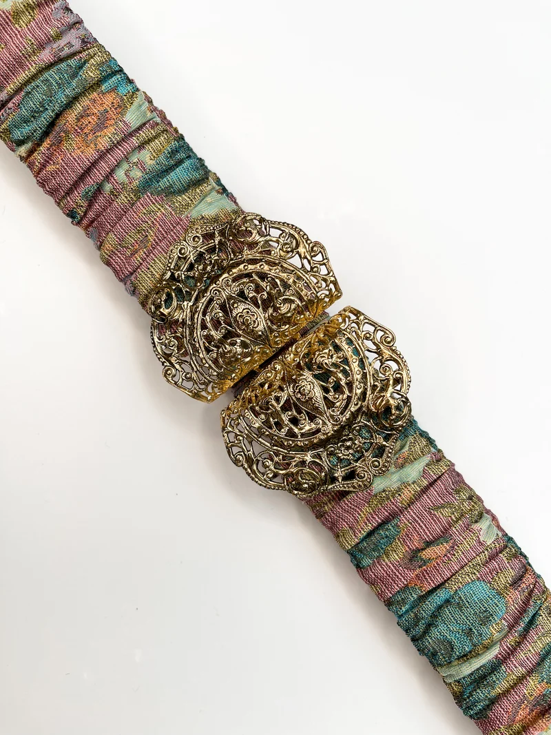Elastik-Gürtel (floraler bunter Jacquard) mit goldener emaillierter Filigran- Schliesse