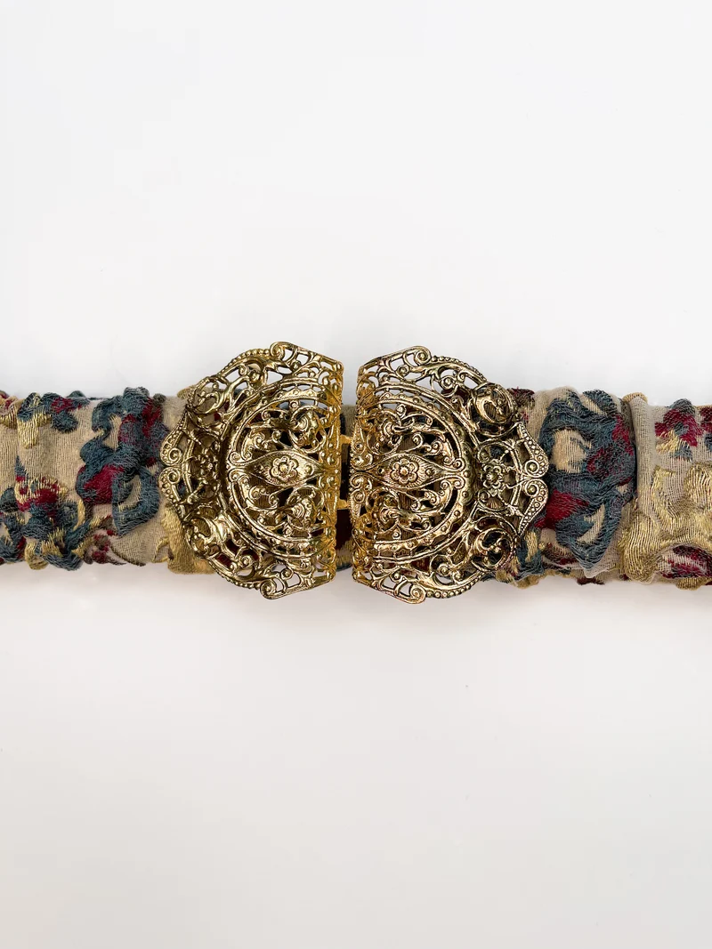 Gürtel (floraler beige-gold-grüner Jacquard) mit goldener emaillierter Filigran- Schliesse