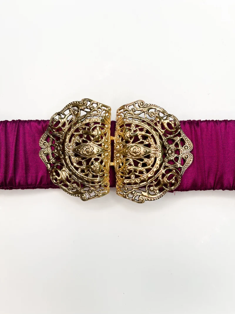Gürtel (100% magenta Seide) mit goldener emaillierter Filigran- Schliesse