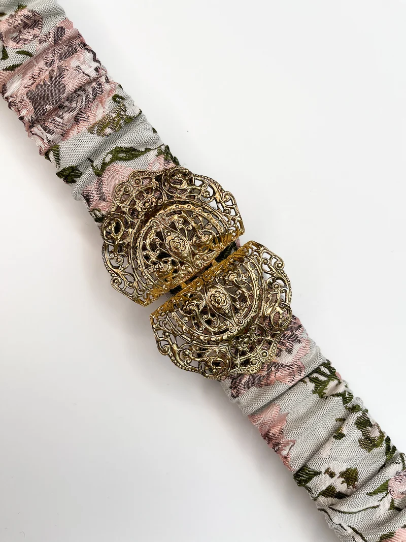 Gürtel (floraler rosa Jacquard) mit goldener emaillierter Filigran- Schliesse