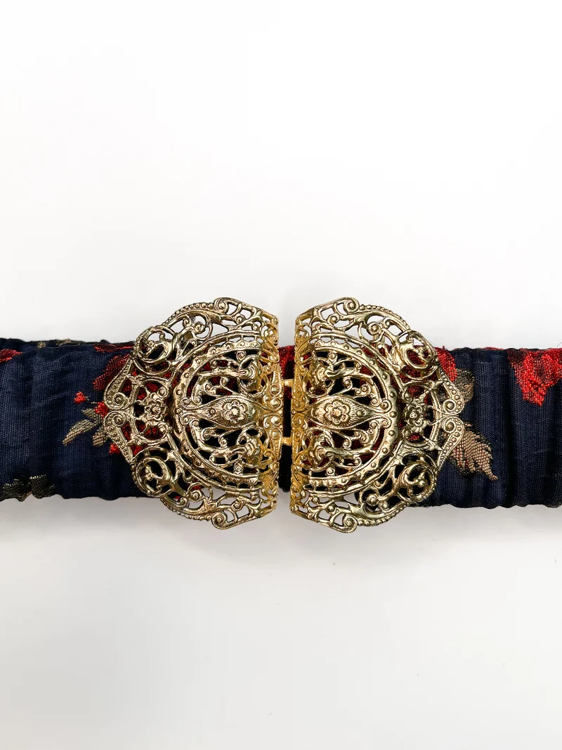 Gürtel (floraler navy-roter Jacquard) mit goldener emaillierter Filigran- Schliesse