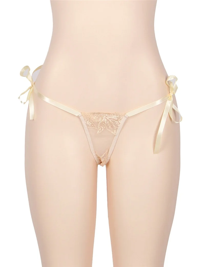 Babydoll aus hautfarbenem, transparentem Mesh – tiefer V-Ausschnitt, 3D-Stickerei, Schlitz vorne und passender String.