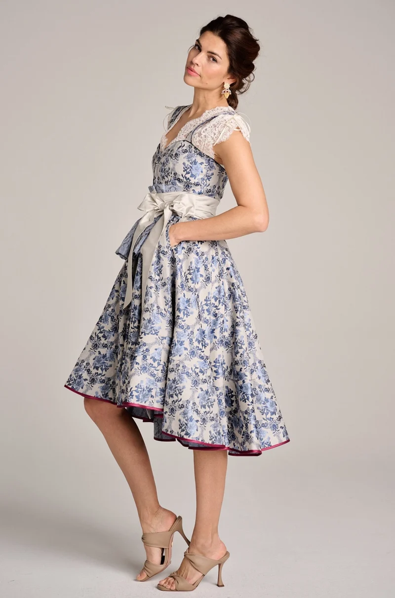Designerdirndl in blauem Jacquard mit berry - Azulejo