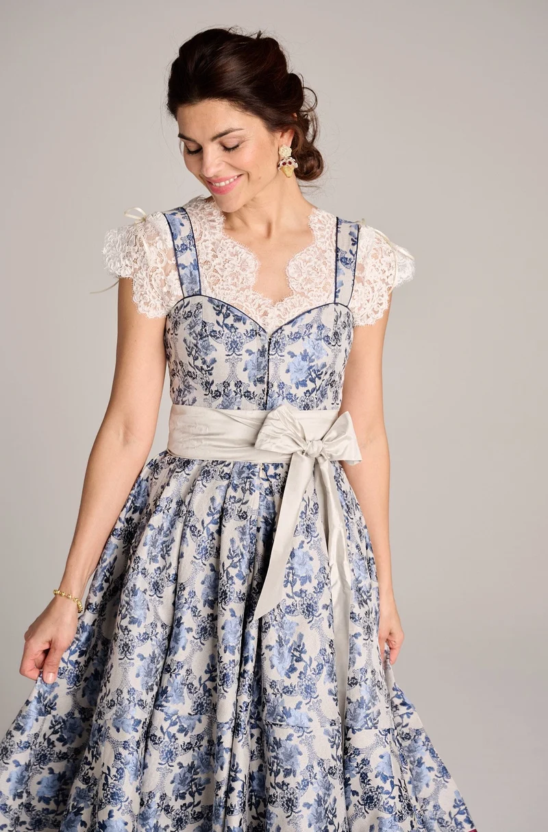 Designerdirndl in blauem Jacquard mit berry - Azulejo