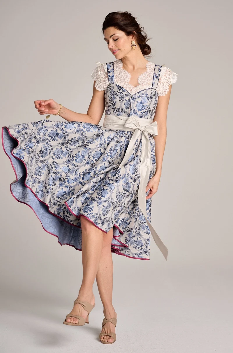 Designerdirndl in blauem Jacquard mit berry - Azulejo