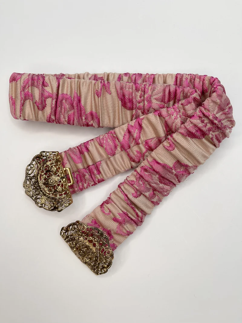 Gürtel (floraler pinker Jacquard) mit goldener emaillierter Filigran- Schliesse