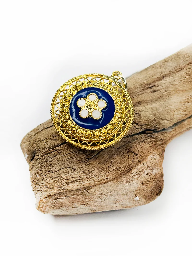 Medaillon Anhänger floral- emailliert in Gold mit Blau