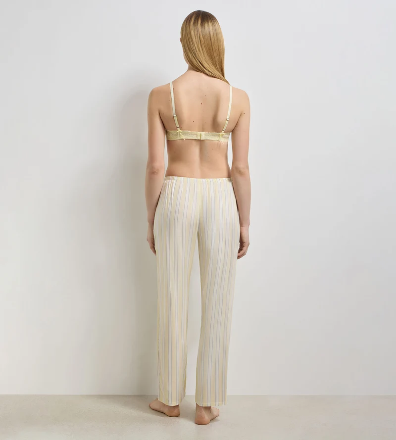 Weiche, bügellose Bralette in Vanille von Slow Days Fresh Vibes