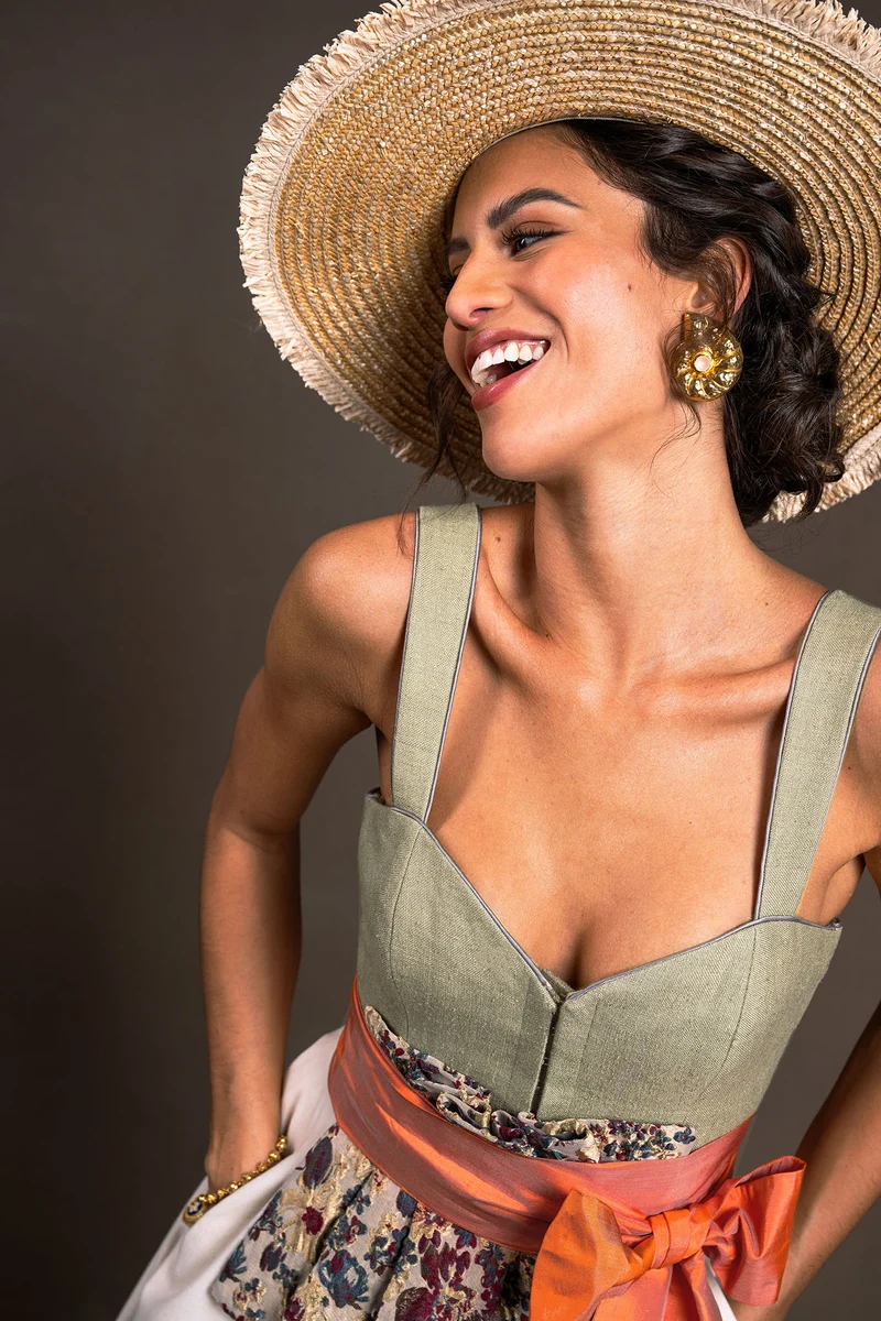 Designerdirndl Iris in Olive & Creme | POLICARPO Trachten