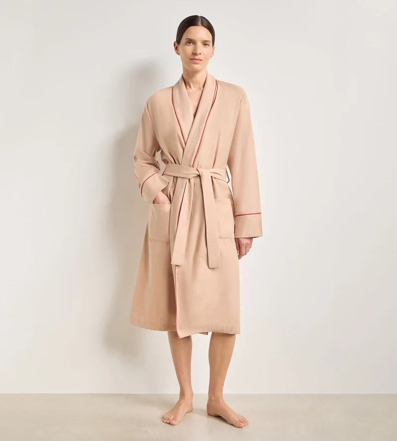 Beiger Seidenflanell-Bademantel DIM x Ines de la Fressange
