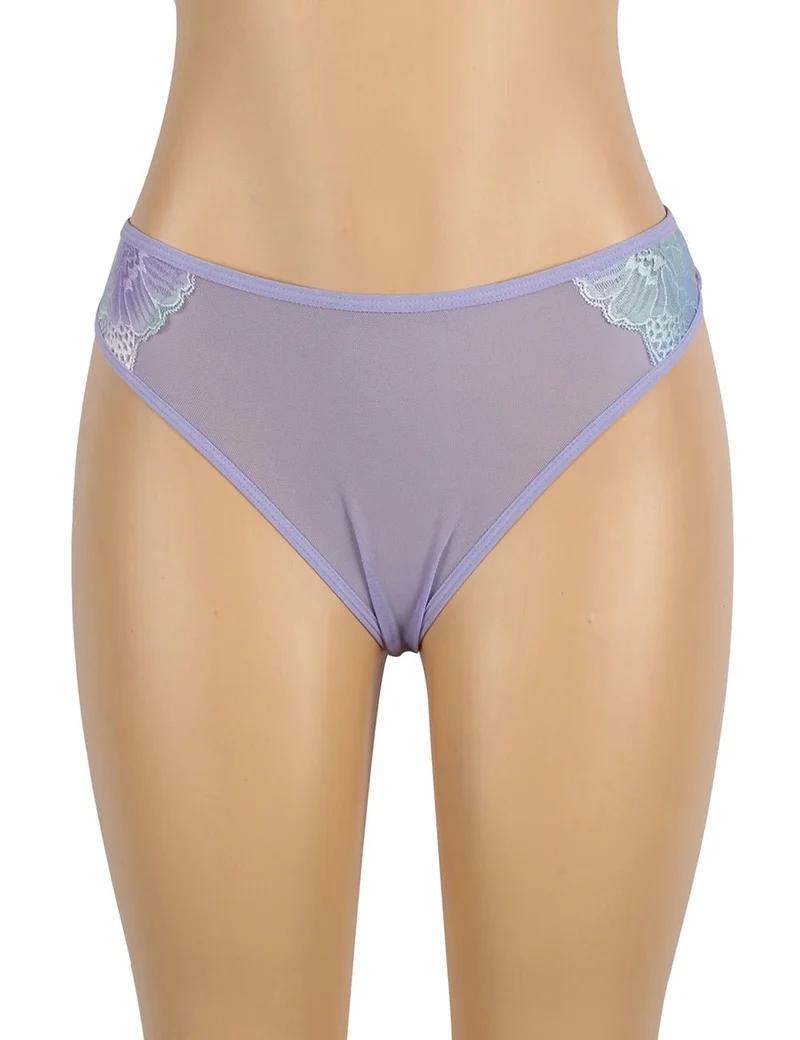 Lila Babydoll mit digitalem Spitzendruck, offener Vorderseite, Schlitz und passendem bedrucktem Höschen