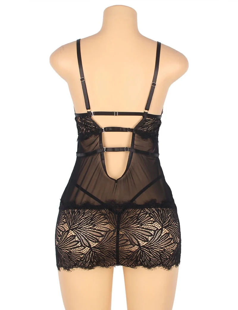 Schwarzes, figurbetontes Babydoll aus Spitze mit verstellbaren Schulterträgern