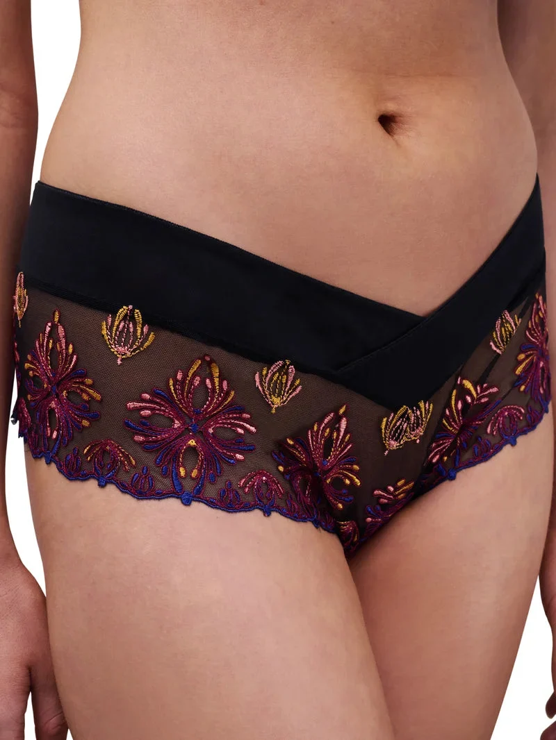 Chantelle - Champs Elysees enthüllt Shorty Black Jewels