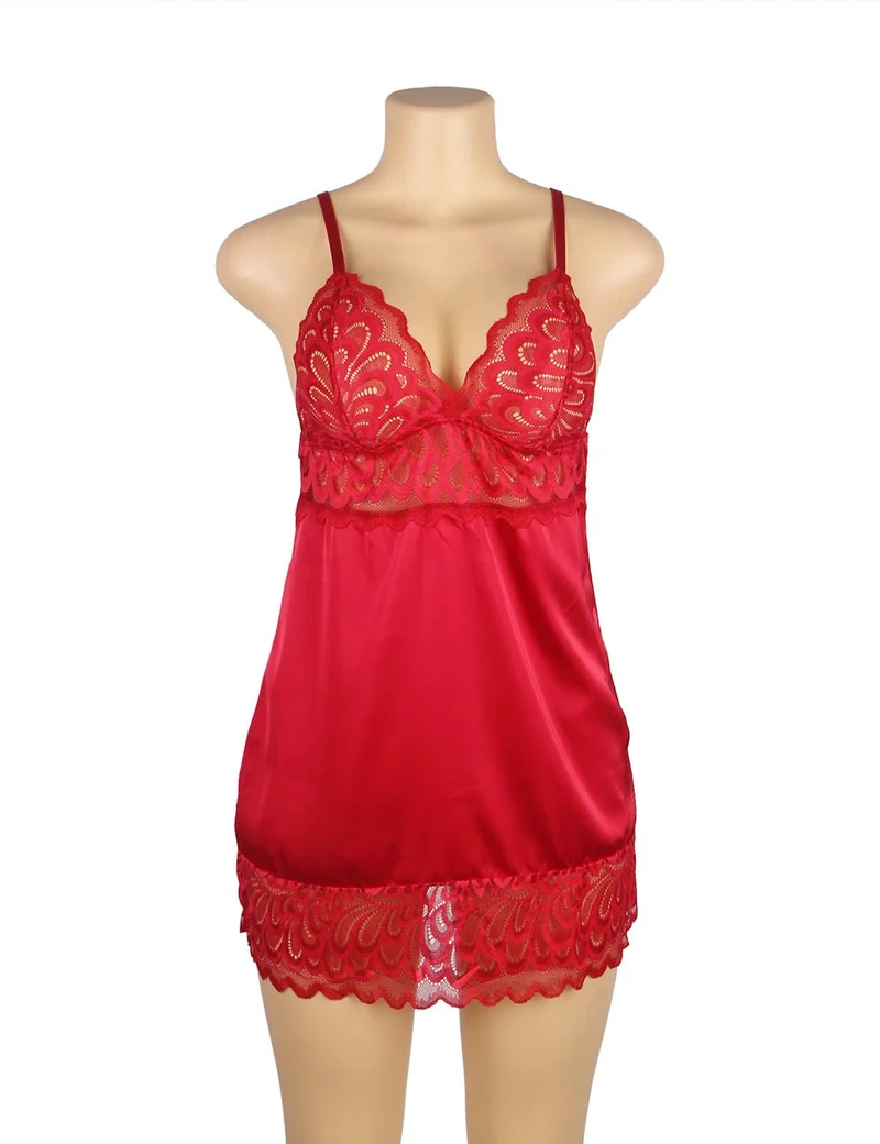 Rotes Babydoll aus floraler Spitze mit Haken- und Ösenverschluss am Rücken